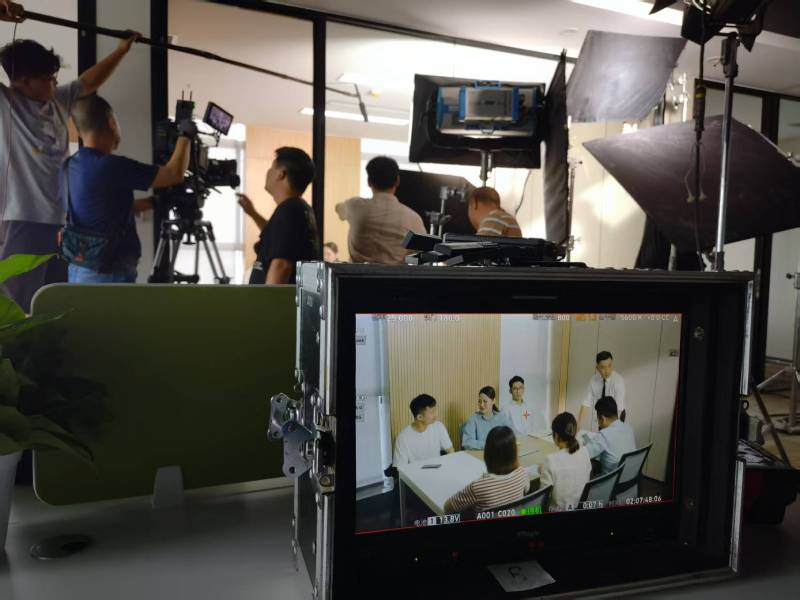 依兰县TVC拍摄公司：科技产品视觉化大师，诠释未来感与功能美学